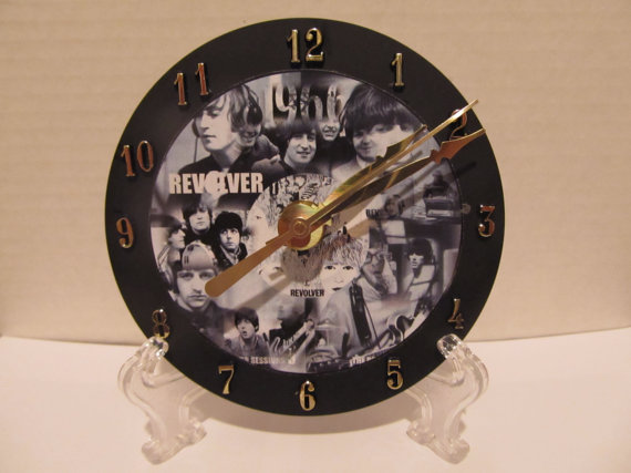 Revolver CD clock